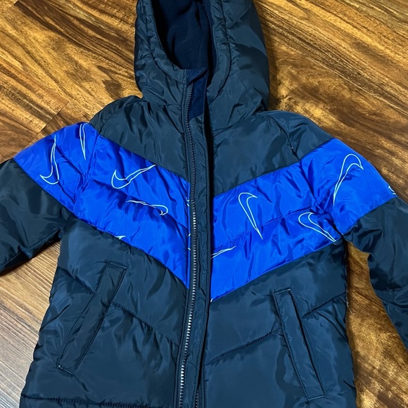 Boys Nike Jacket 5/6 - Picture 2 of 7
